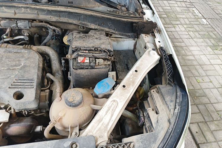 Used Roewe RX5 2016 20T Two-Wheel Drive Automatic Internet Smart Edition Engine Bay Left