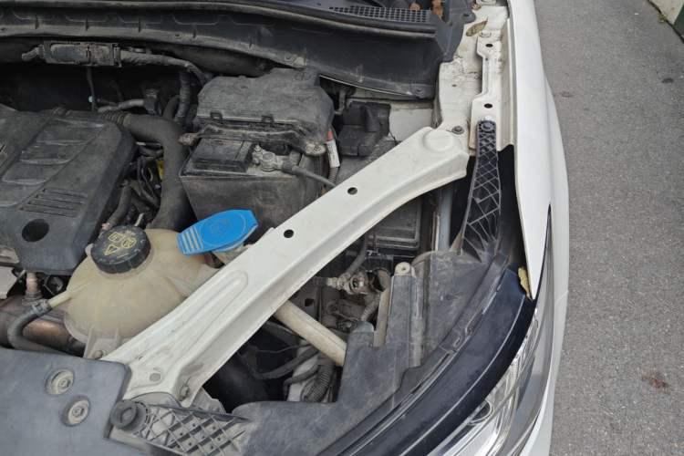 Used Roewe RX5 2016 20T Two-Wheel Drive Automatic Internet Smart Edition Engine Bay Left