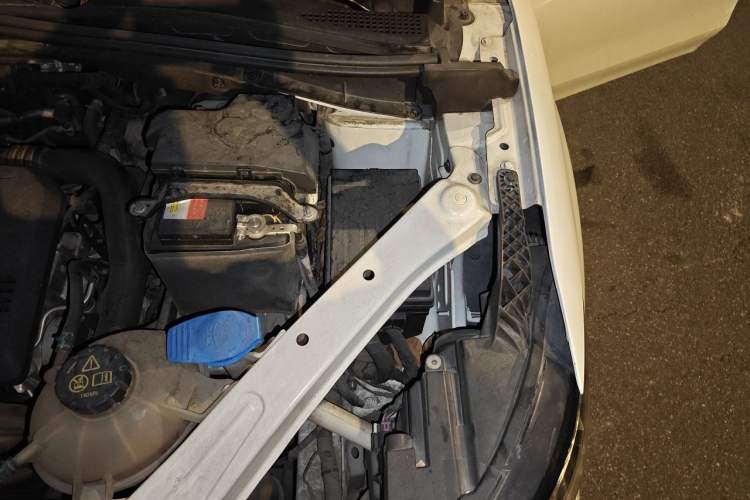 Used Roewe RX5 2016 20T Two-Wheel Drive Automatic Internet Smart Edition Engine Bay Left