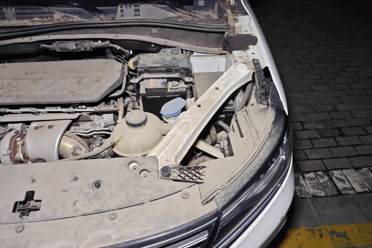 Used Roewe RX5 2016 30T Two-Wheel Drive Automatic Internet Smart Edition Engine Bay Left