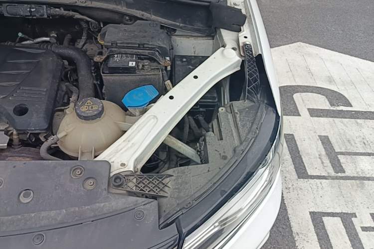 Used Roewe RX5 2016 20T Two-Wheel Drive Automatic Internet Smart Edition Engine Bay Left