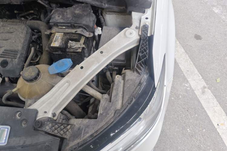 Used Roewe RX5 2016 20T Two-Wheel Drive Automatic Internet Smart Edition Engine Bay Left