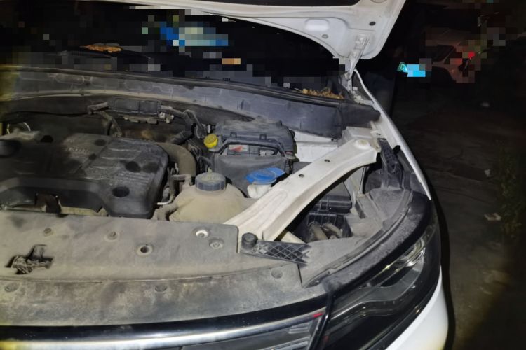 Used Roewe RX5 2016 20T Two-Wheel Drive Manual Flagship Edition Engine Bay Left
