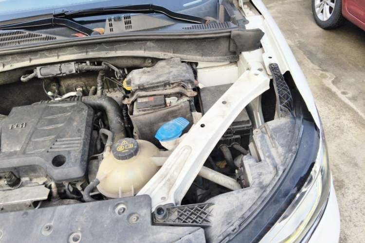 Used Roewe RX5 2016 20T Two-Wheel Drive Automatic Flagship Edition Engine Bay Left