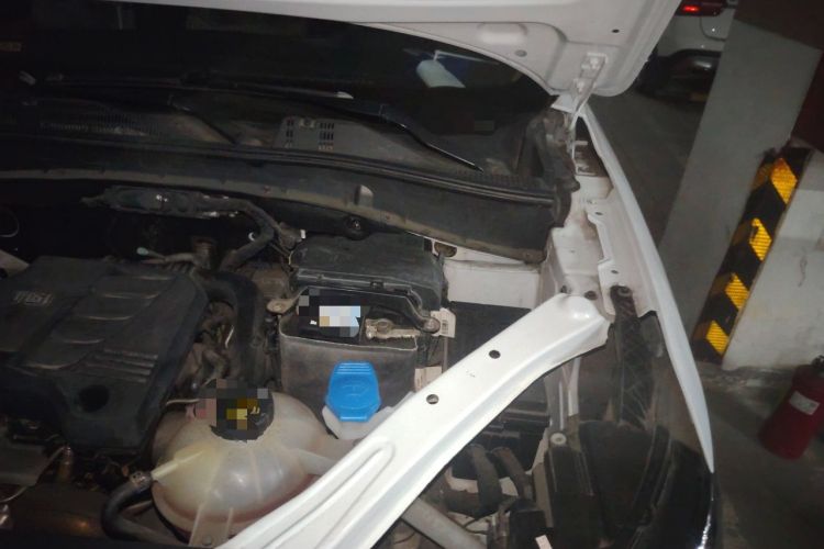 Used Roewe RX5 2016 20T Two-Wheel Drive Automatic Flagship Edition Engine Bay Left
