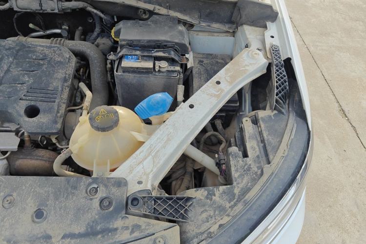 Used Roewe RX5 2016 20T Two-Wheel Drive Automatic Internet Smart Edition Engine Bay Left