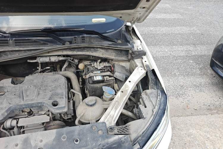 Used Roewe RX5 2016 20T Two-Wheel Drive Automatic Internet Smart Edition Engine Bay Left