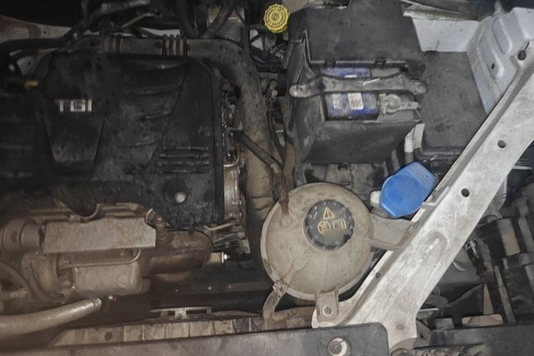 Used Roewe RX5 2016 20T Two-Wheel Drive Automatic Flagship Edition Engine Bay Left