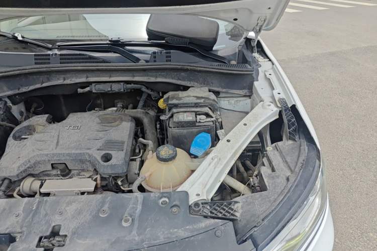 Used Roewe RX5 2016 20T Two-Wheel Drive Automatic Internet Smart Edition Engine Bay Left