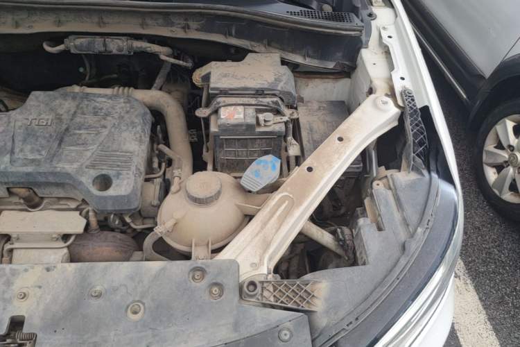 Used Roewe RX5 2016 20T Two-Wheel Drive Manual Flagship Edition Engine Bay Left
