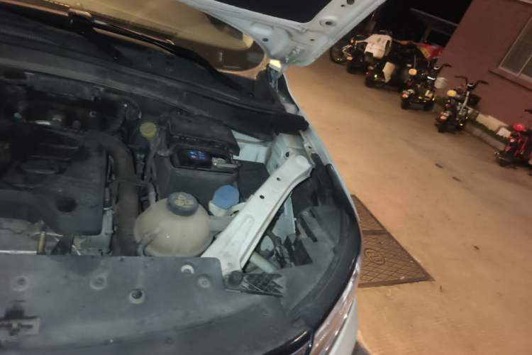 Used Roewe RX5 2016 20T Two-Wheel Drive Automatic Internet Smart Edition Engine Bay Left