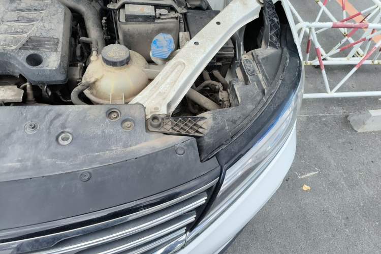 Used Roewe RX5 2016 20T Two-Wheel Drive Automatic Flagship Edition Engine Bay Left
