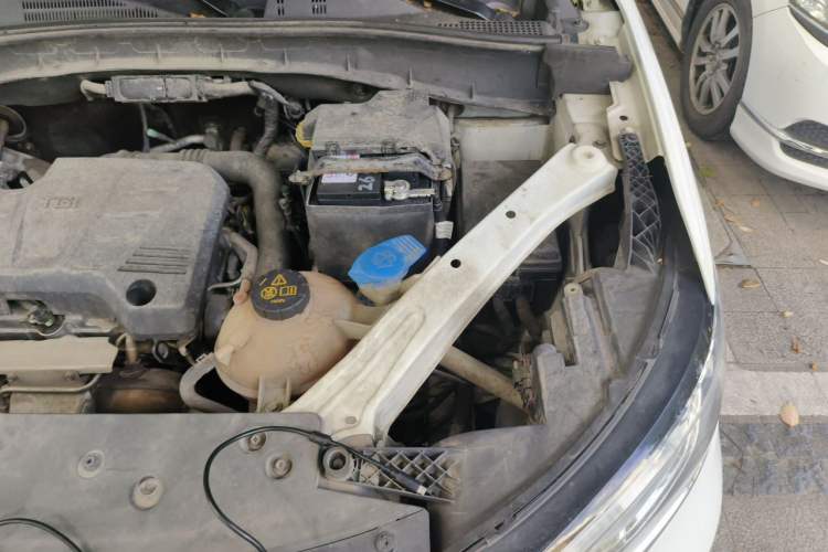 Used Roewe RX5 2016 20T Two-Wheel Drive Automatic Flagship Edition Engine Bay Left