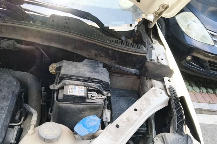 Used Roewe RX5 2016 20T Two-Wheel Drive Automatic Flagship Edition Engine Bay Left