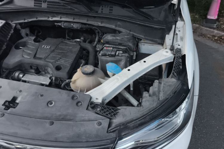 Used Roewe RX5 2016 20T Two-Wheel Drive Automatic Internet Smart Edition Engine Bay Left