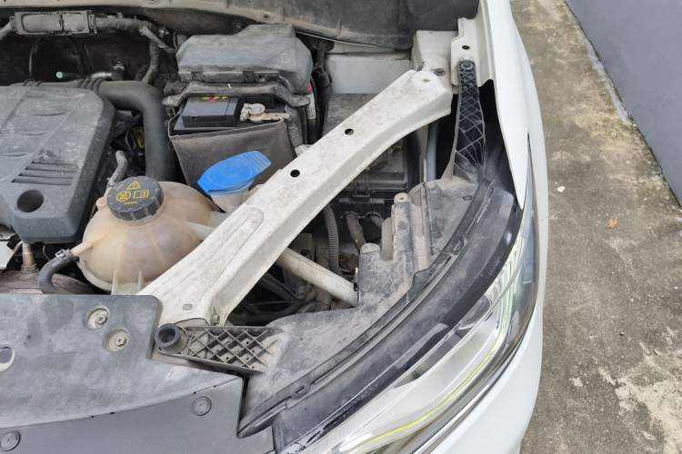 Used Roewe RX5 2016 20T Two-Wheel Drive Automatic Flagship Edition Engine Bay Left