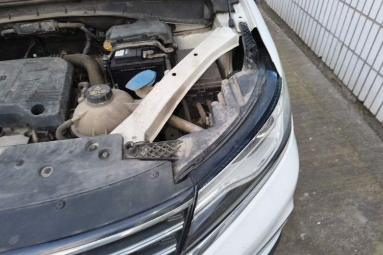 Used Roewe RX5 2016 20T Two-Wheel Drive Automatic Flagship Edition Engine Bay Left