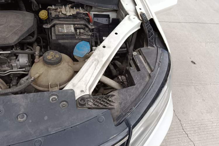 Used Roewe RX5 2016 30T Two-Wheel Drive Automatic Internet Smart Edition Engine Bay Left