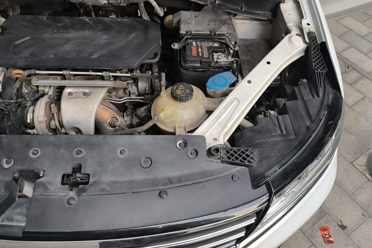 Used Roewe RX5 2016 30T Four-Wheel Drive Automatic Internet Smart Luxury Edition Engine Bay Left