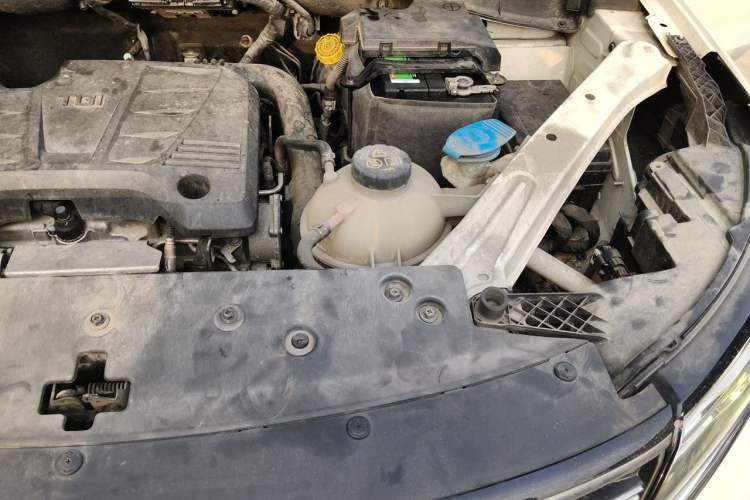 Used Roewe RX5 2016 20T Two-Wheel Drive Automatic Internet Smart Edition Engine Bay Left