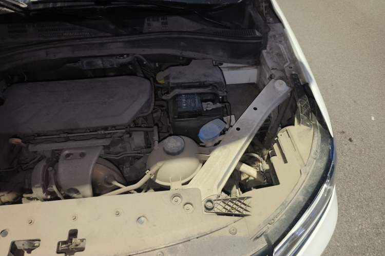 Used Roewe RX5 2016 30T Two-Wheel Drive Automatic Internet Smart Edition Engine Bay Left