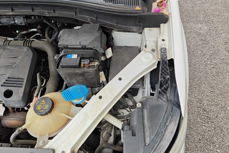 Used Roewe RX5 2016 20T Two-Wheel Drive Automatic Internet Smart Edition Engine Bay Left