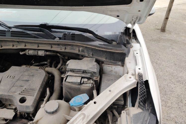 Used Roewe RX5 2016 20T Two-Wheel Drive Manual Flagship Edition Engine Bay Left