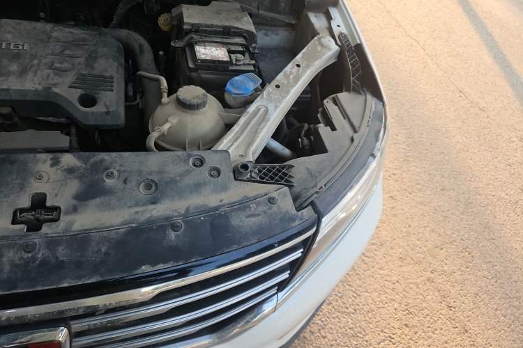 Used Roewe RX5 2016 20T Two-Wheel Drive Automatic Internet Smart Edition Engine Bay Left