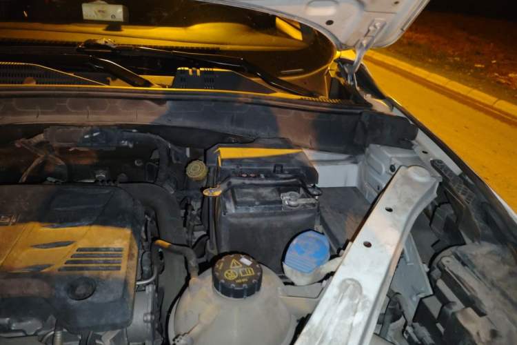 Used Roewe RX5 2016 20T Two-Wheel Drive Automatic Internet Smart Edition Engine Bay Left