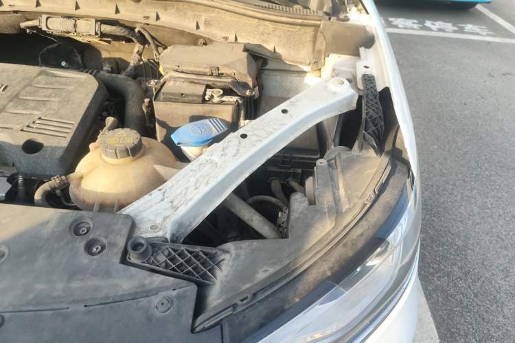 Used Roewe RX5 2016 20T Two-Wheel Drive Automatic Internet Smart Edition Engine Bay Left