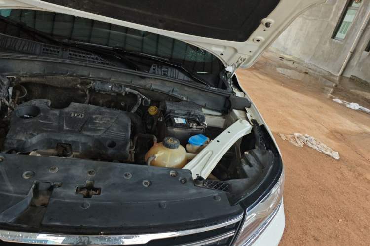 Used Roewe RX5 2016 20T Two-Wheel Drive Manual Transmission Internet Smart Edition Engine Bay Left