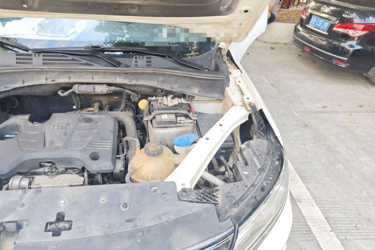 Used Roewe RX5 2016 20T Two-Wheel Drive Automatic Internet Smart Edition Engine Bay Left