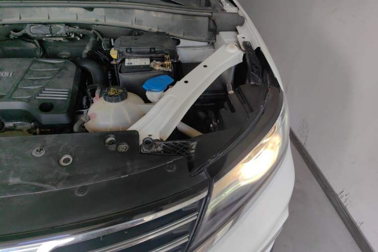 Used Roewe RX5 2016 20T Two-Wheel Drive Automatic Internet Smart Edition Engine Bay Left