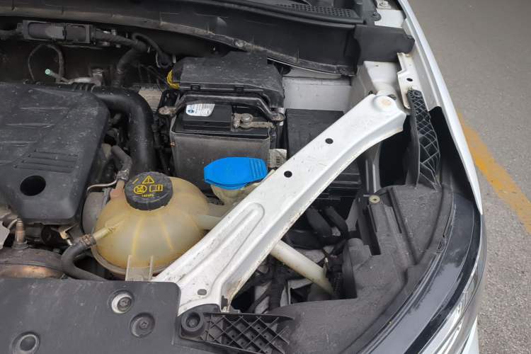 Used Roewe RX5 2016 20T Two-Wheel Drive Automatic Internet Smart Edition Engine Bay Left