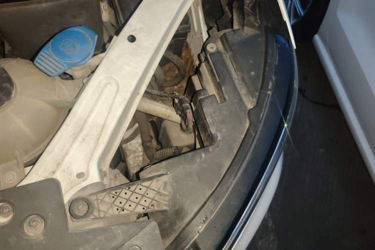 Used Roewe RX5 2016 20T Two-Wheel Drive Automatic Internet Smart Edition Engine Bay Left