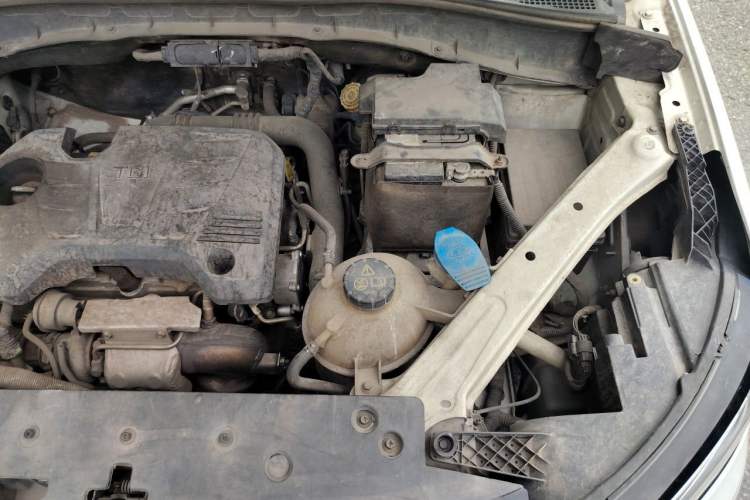 Used Roewe RX5 2016 20T Two-Wheel Drive Automatic Internet Smart Edition Engine Bay Left