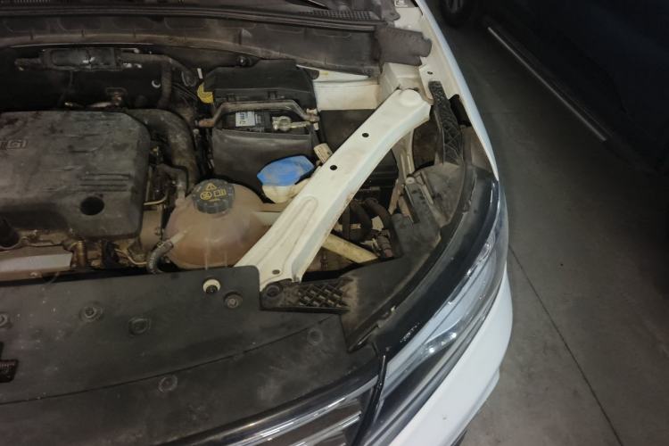 Used Roewe RX5 2016 20T Two-Wheel Drive Automatic Internet Smart Edition Engine Bay Left
