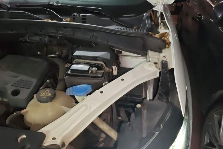 Used Roewe RX5 2016 20T Two-Wheel Drive Automatic Flagship Edition Engine Bay Left