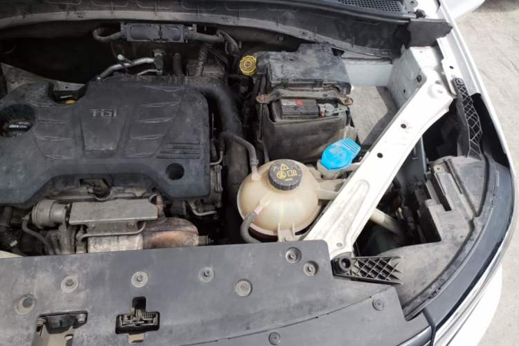 Used Roewe RX5 2016 20T Two-Wheel Drive Automatic Flagship Edition Engine Bay Left
