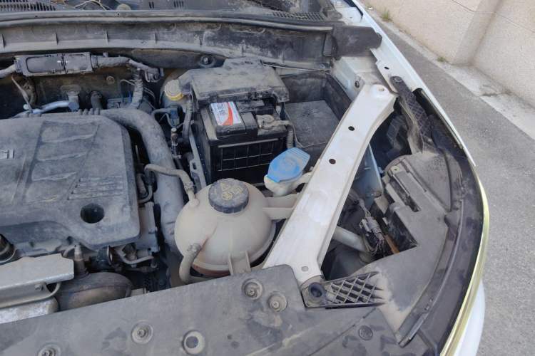 Used Roewe RX5 2016 20T Two-Wheel Drive Automatic Internet Smart Edition Engine Bay Left