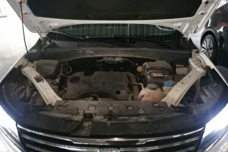 Used Roewe RX5 2016 20T Two-Wheel Drive Automatic Internet Smart Edition Engine Bay