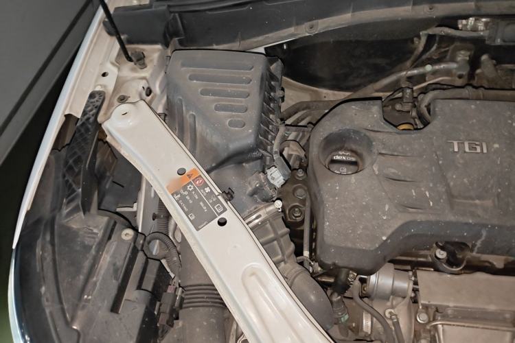 Used Roewe RX5 2016 20T Two-Wheel Drive Automatic Internet Smart Edition Engine Bay Right