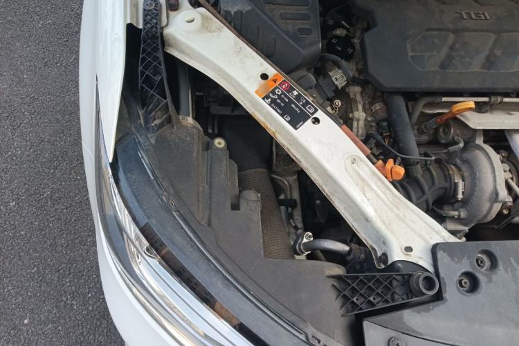 Used Roewe RX5 2016 30T Two-Wheel Drive Automatic Internet Smart Edition Engine Bay Right