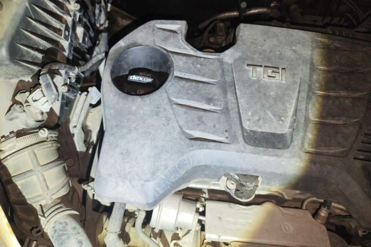 Used Roewe RX5 2016 20T Two-Wheel Drive Automatic Flagship Edition Engine Bay Right