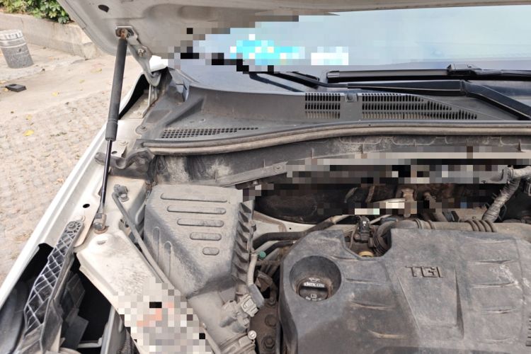 Used Roewe RX5 2016 20T Two-Wheel Drive Manual Transmission Internet Smart Edition Engine Bay Right