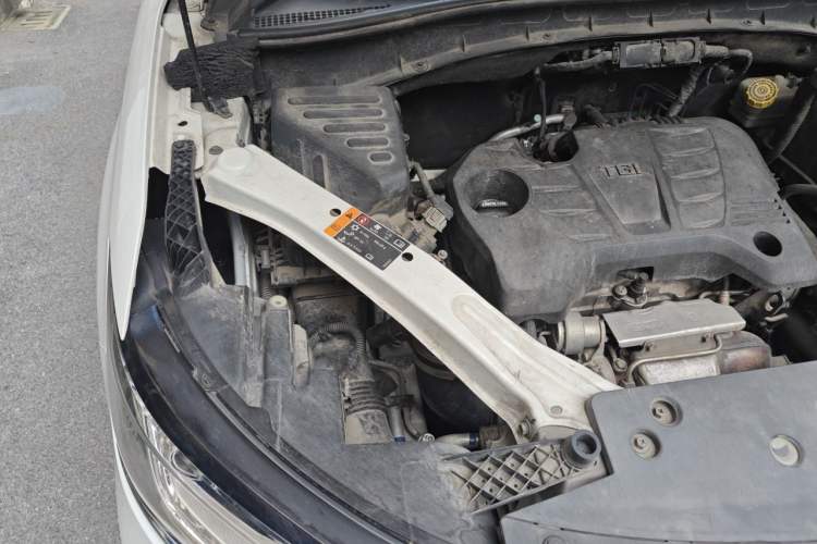 Used Roewe RX5 2016 20T Two-Wheel Drive Automatic Internet Smart Edition Engine Bay Right