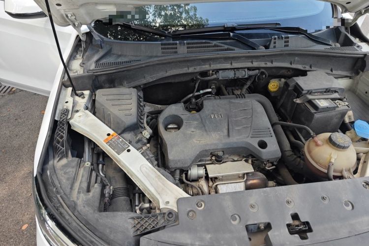 Used Roewe RX5 2016 20T Two-Wheel Drive Manual Flagship Edition Engine Bay Right