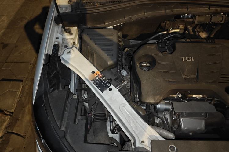 Used Roewe RX5 2016 20T Two-Wheel Drive Automatic Internet Smart Edition Engine Bay Right