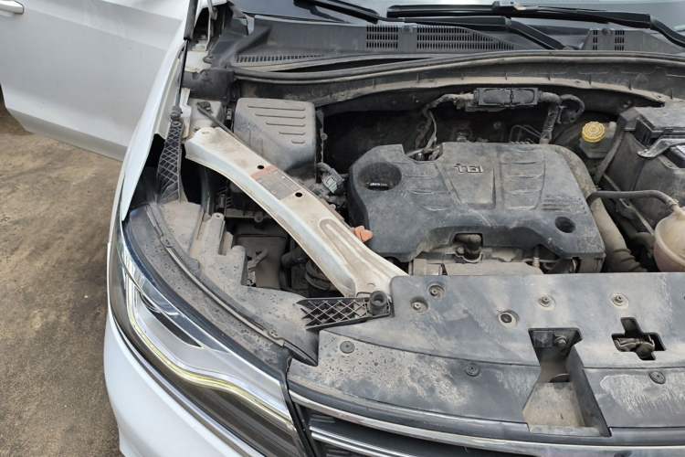 Used Roewe RX5 2016 20T Two-Wheel Drive Manual Flagship Edition Engine Bay Right
