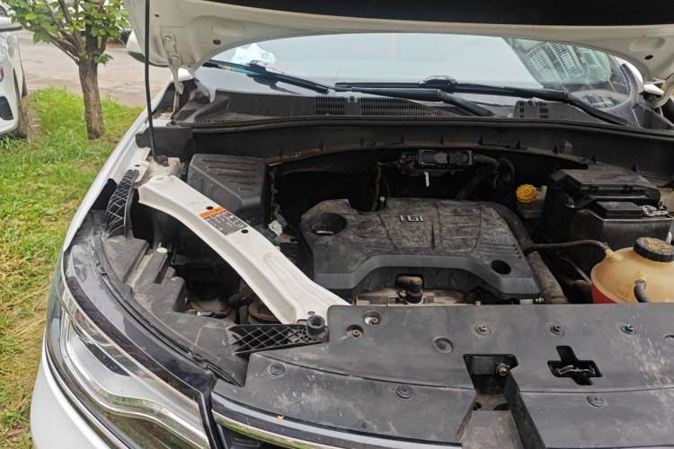 Used Roewe RX5 2016 20T Two-Wheel Drive Manual Flagship Edition Engine Bay Right
